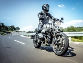 How to Handle Curves and Corners Safely on a Motorcycle
