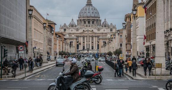 Motorcycle Visibility - People in St. Peter's Square