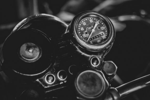 Moto Speedometer - black and silver motorcycle speedometer